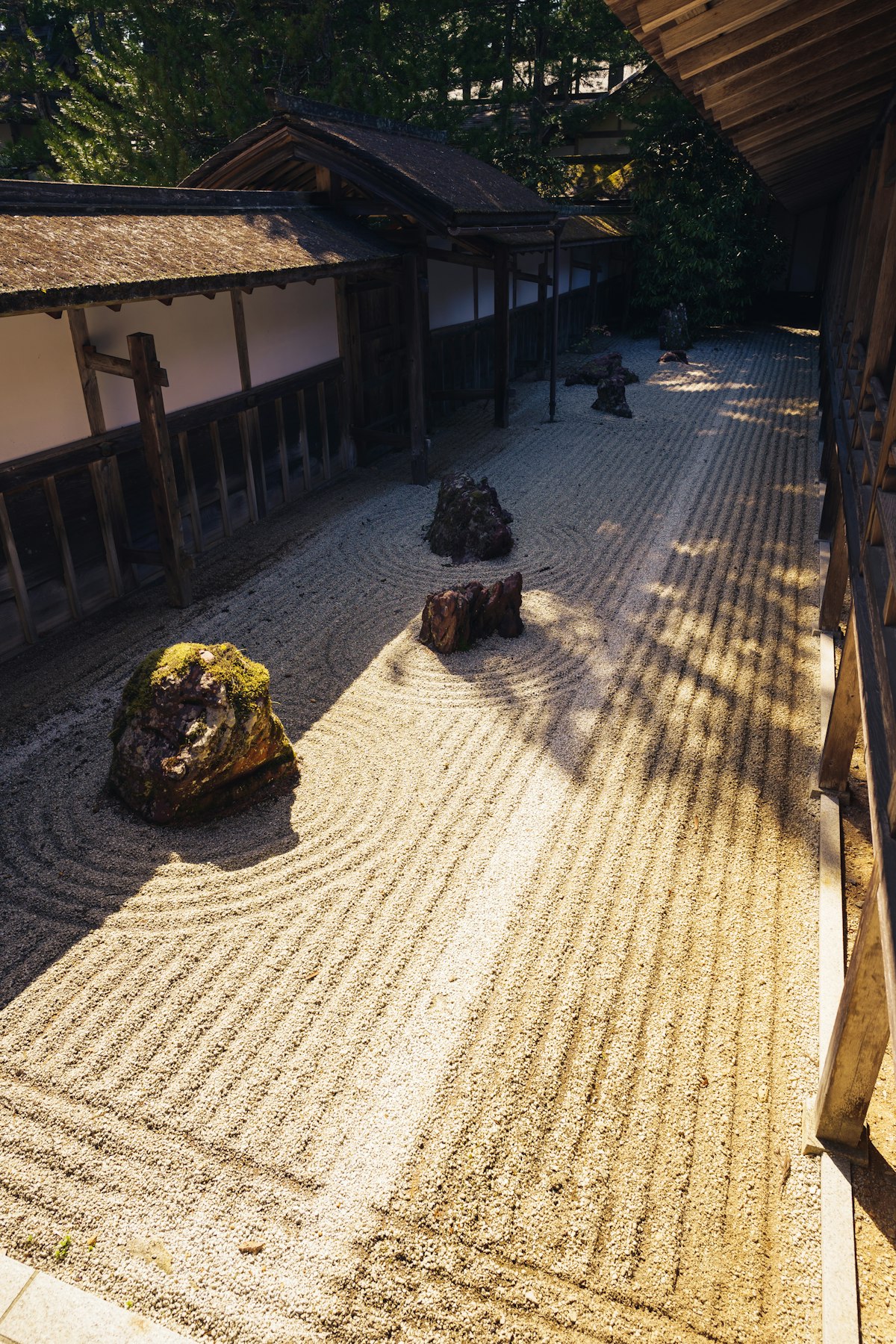 Japanischer Zen-Garten in Koyasan — Ursprung der Reiki-Tradition aus Japan